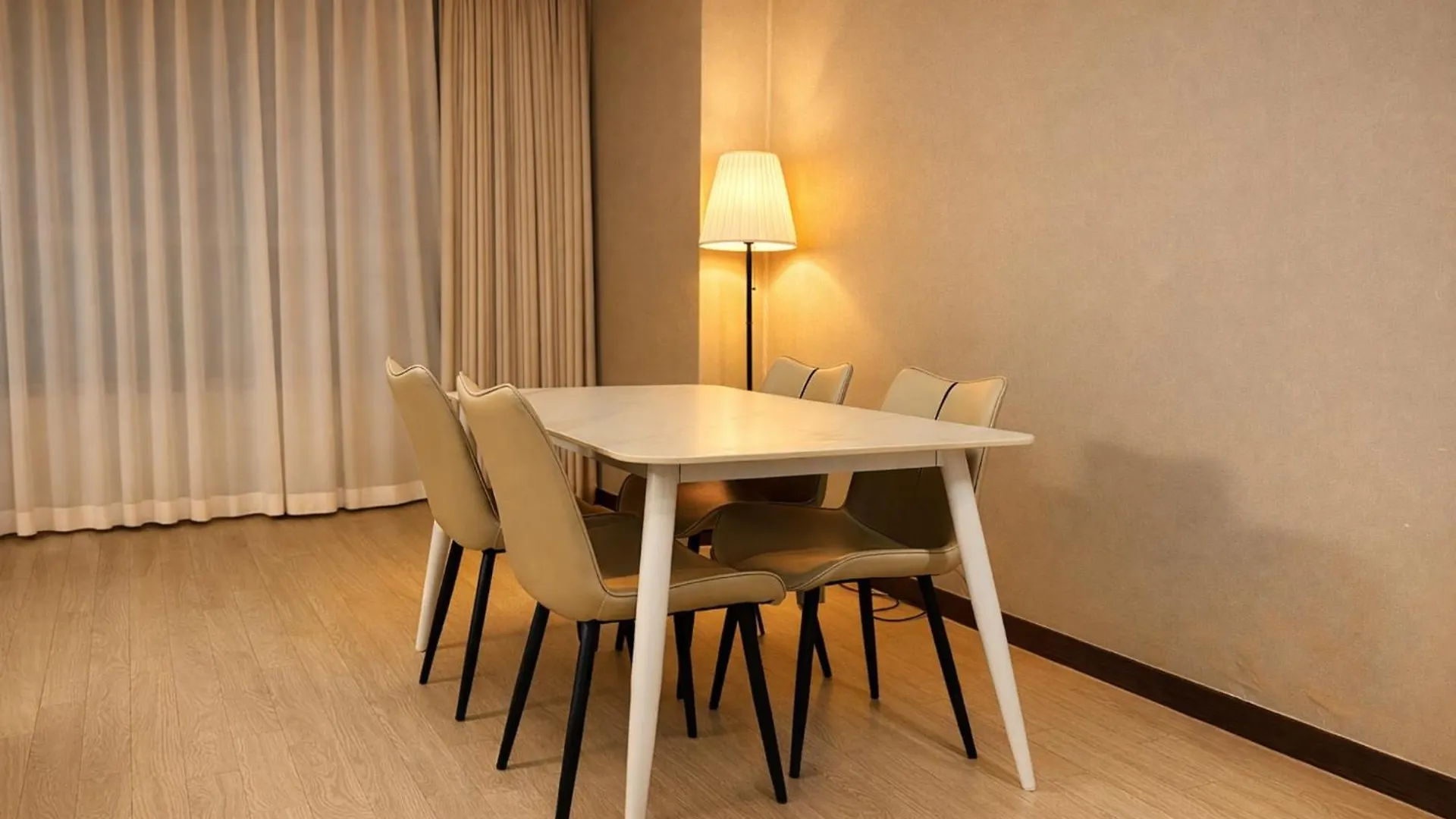 더 디셈버스테이 인 한라 Incheon 4*,