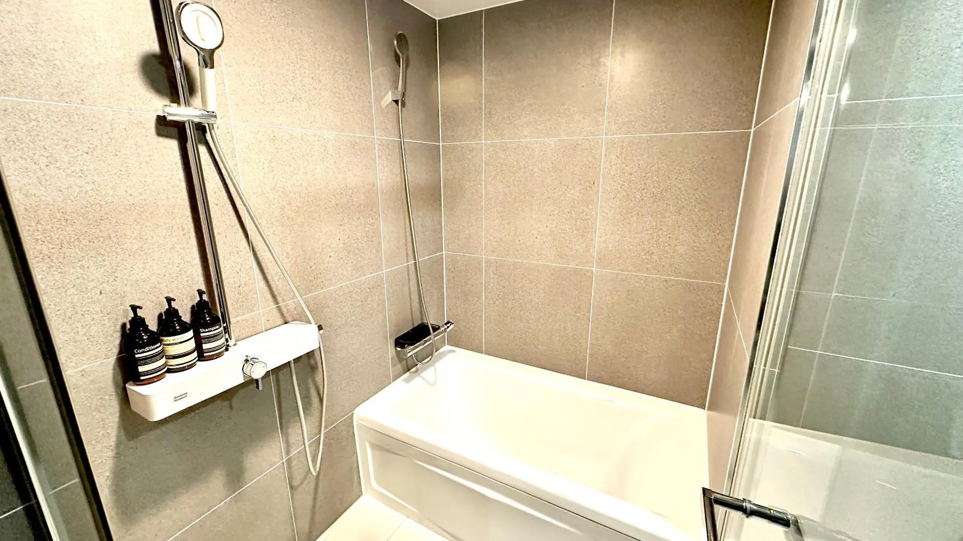 Hotel 더 디셈버스테이 인 한라 Incheon