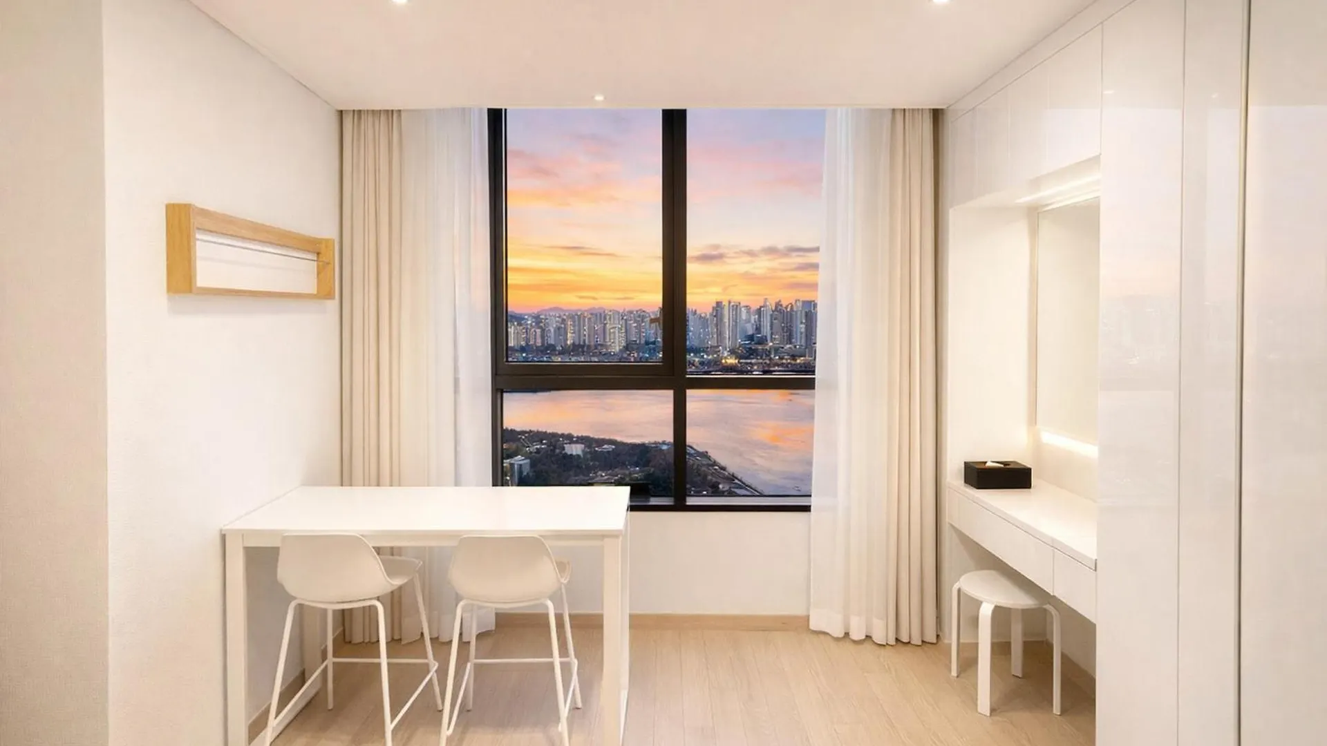 The December Stay In Halla 4*, 인천