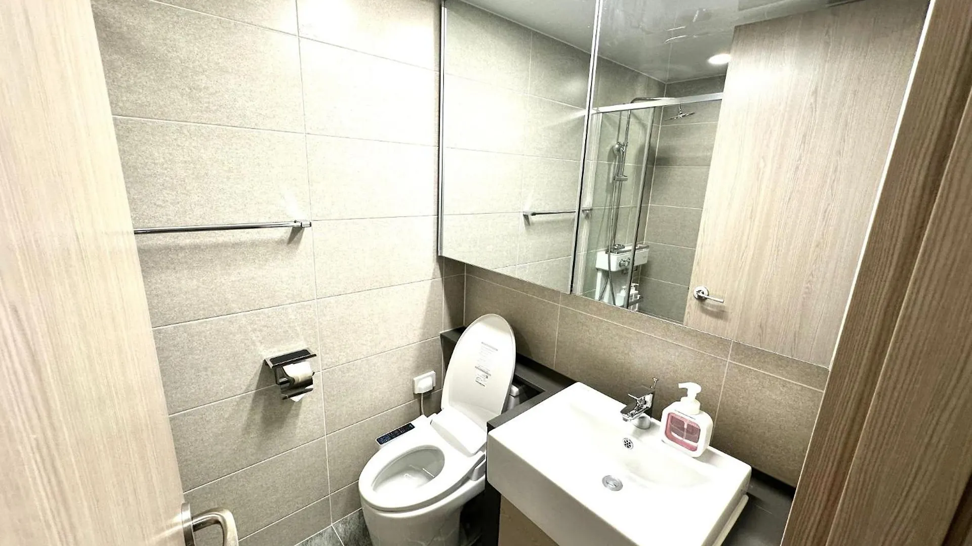 The December Stay In Halla 4*, 인천 대한민국