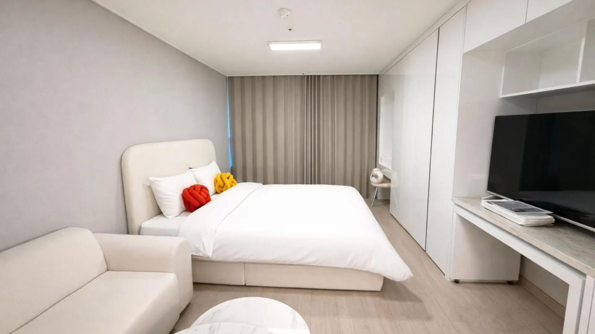 Hotel 더 디셈버스테이 인 한라 Incheon